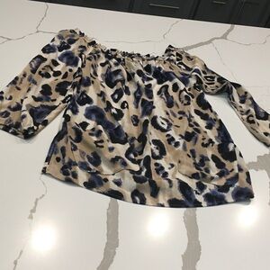 St. John Blue&Tan Animal Print front pocket small off shoulders class/sexy Top